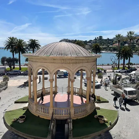 Kiosk Opera House *
